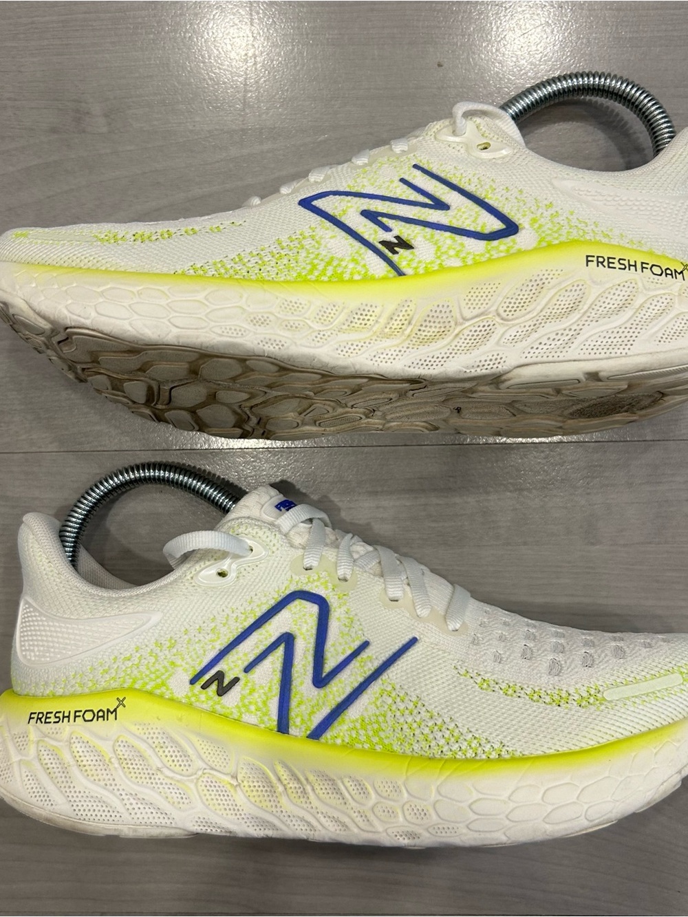 New Balance Fresh Foam X 1080v12 Womens Size 7 Ivory Yellow Blue Shoes Sneakers